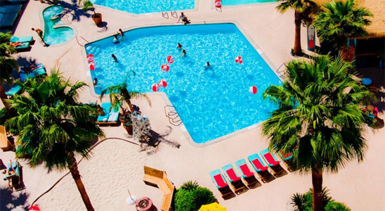 Hooters Pool